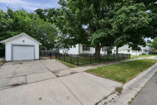 1730 Stirling AVE, Lansing, MI 48910