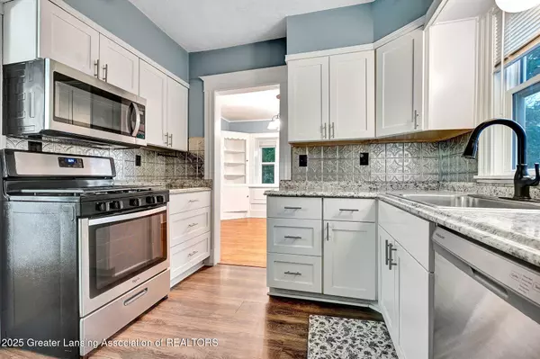 1730 Stirling AVE, Lansing, MI 48910