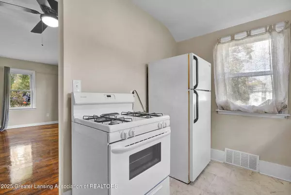 904 Pacific AVE, Lansing, MI 48910