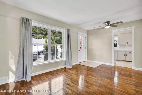 904 Pacific AVE, Lansing, MI 48910