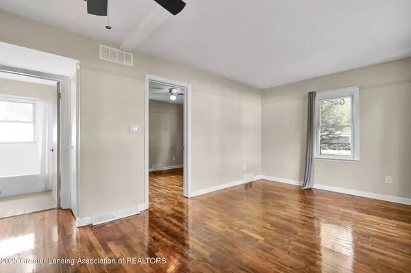 904 Pacific AVE, Lansing, MI 48910