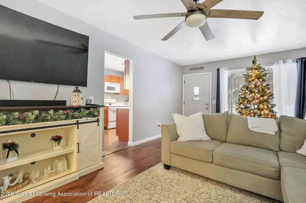 1700-1702 Lockbridge DR, Lansing, MI 48911