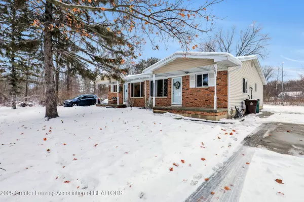 1700-1702 Lockbridge DR, Lansing, MI 48911