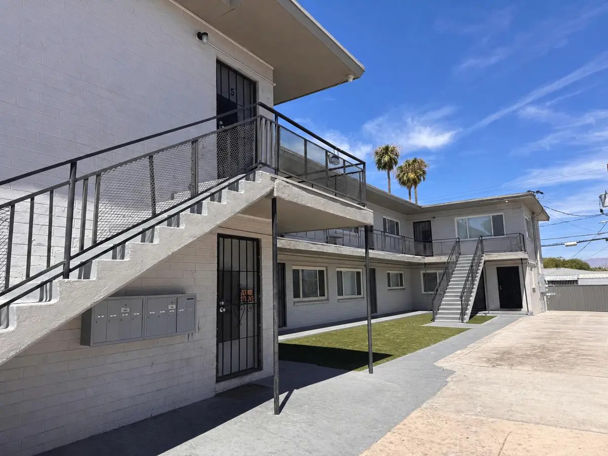 2213 Sunrise Ave, Las Vegas, NV 89101-5054