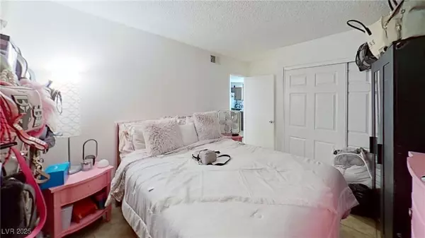 917 Snug Harbor ST, Las Vegas, NV 89110