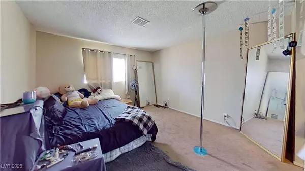 1569 Hialeah DR, Las Vegas, NV 89119