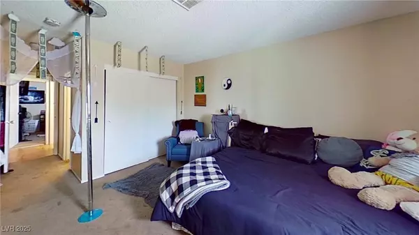 1569 Hialeah DR, Las Vegas, NV 89119