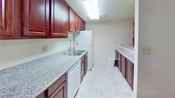 4990 River Glen DR #171, Las Vegas, NV 89103