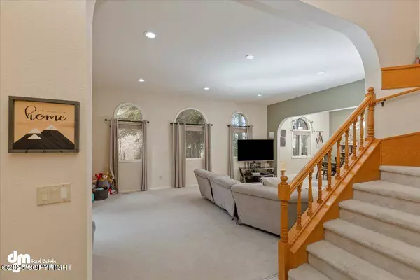 245 Botanical CIR, Anchorage, AK 99515