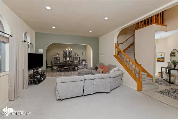 245 Botanical CIR, Anchorage, AK 99515