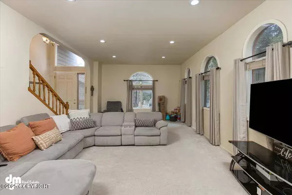 245 Botanical CIR, Anchorage, AK 99515