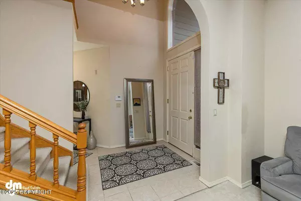 245 Botanical CIR, Anchorage, AK 99515