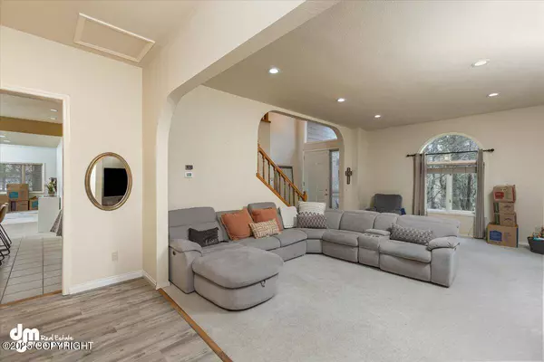 245 Botanical CIR, Anchorage, AK 99515