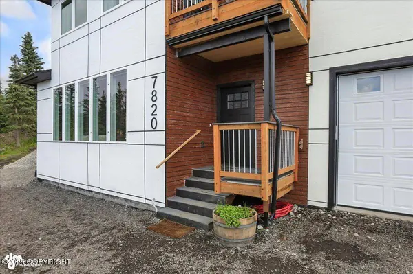 7820 Susan CIR, Anchorage, AK 99516