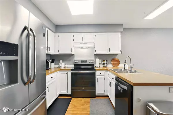 6301 Newt DR, Anchorage, AK 99507