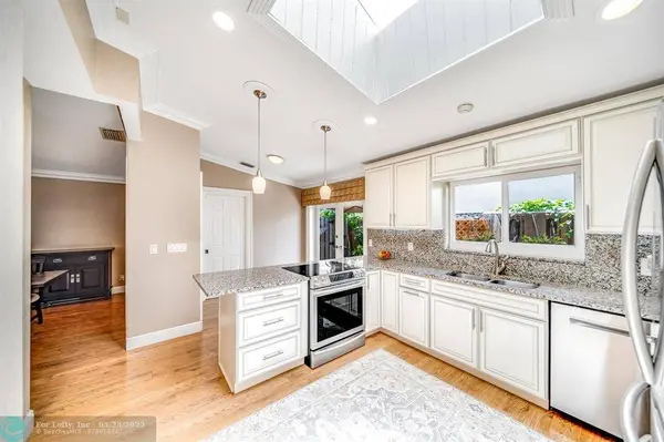 1581 NW 101st Ave, Plantation, FL 33322