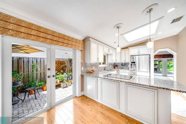 1581 NW 101st Ave, Plantation, FL 33322