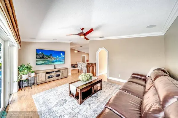 1581 NW 101st Ave, Plantation, FL 33322