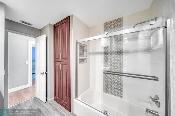 1581 NW 101st Ave, Plantation, FL 33322