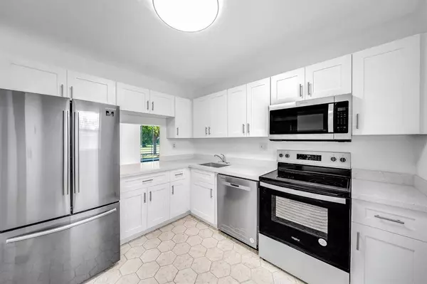 8320 Sands Point Blvd #208M, Tamarac, FL 33321