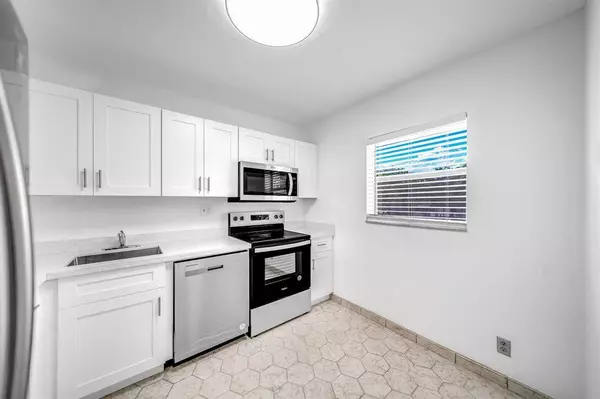 8320 Sands Point Blvd #208M, Tamarac, FL 33321