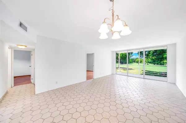 8320 Sands Point Blvd #208M, Tamarac, FL 33321