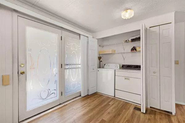 200 PALM MEADOWS DR, Eustis, FL 32726