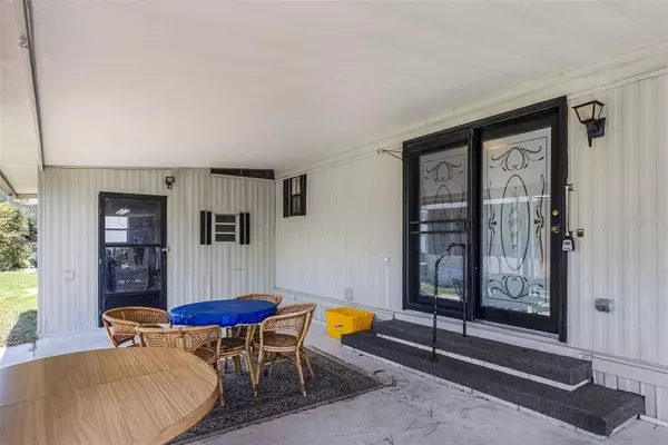 200 PALM MEADOWS DR, Eustis, FL 32726