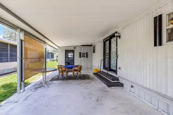 200 PALM MEADOWS DR, Eustis, FL 32726