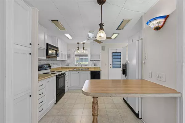 144 PARADISE N, Leesburg, FL 34788