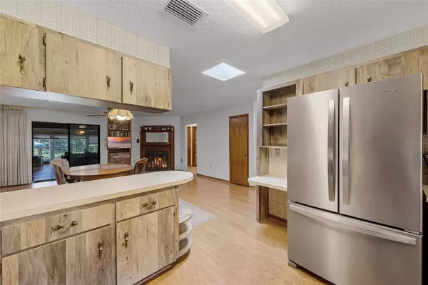 5614 E HARBOR DR, Fruitland Park, FL 34731