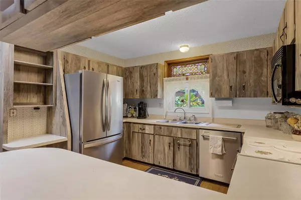 5614 E HARBOR DR, Fruitland Park, FL 34731