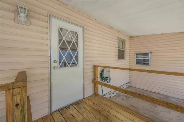 208 PALM MEADOWS DR, Eustis, FL 32726