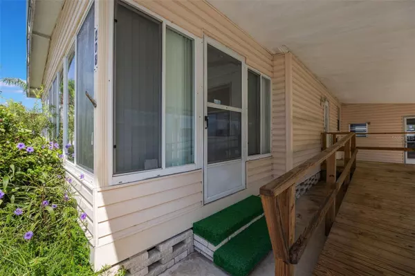 208 PALM MEADOWS DR, Eustis, FL 32726