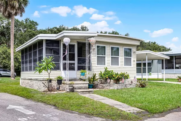 9 COCOS PLUMOSA DR #A, Eustis, FL 32726