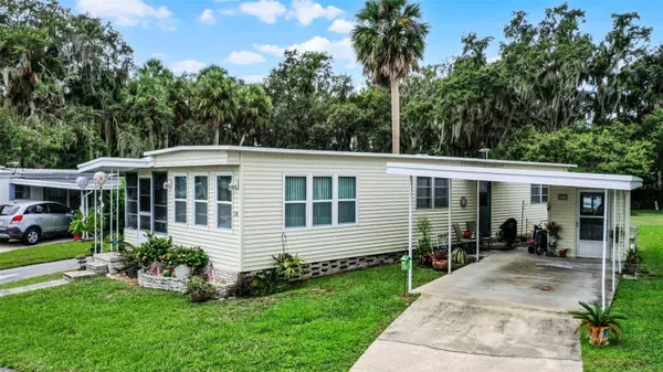 9 COCOS PLUMOSA DR #A, Eustis, FL 32726