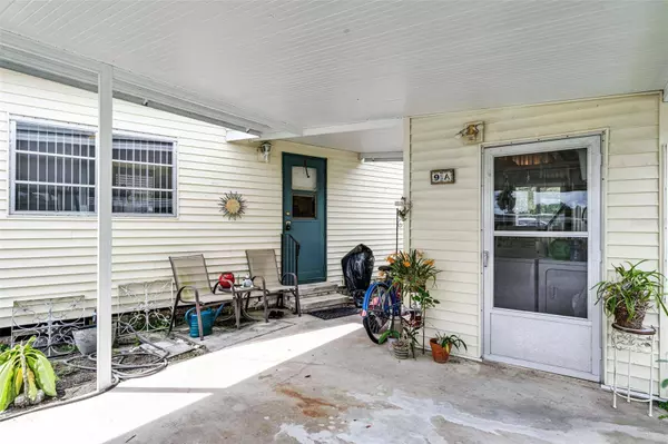 9 COCOS PLUMOSA DR #A, Eustis, FL 32726