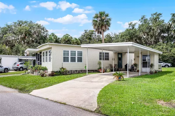 9 COCOS PLUMOSA DR #A, Eustis, FL 32726