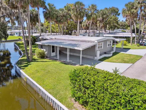 52 SABAL PALM CIR, Eustis, FL 32726