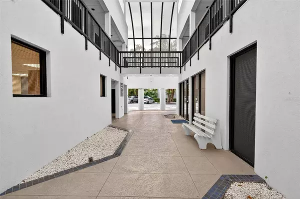 220 N WESTMONTE DR #B, Altamonte Springs, FL 32714