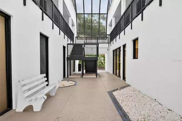 220 N WESTMONTE DR #B, Altamonte Springs, FL 32714