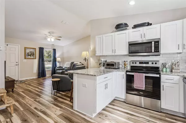 61 GUAVA TRL, Ocklawaha, FL 32179