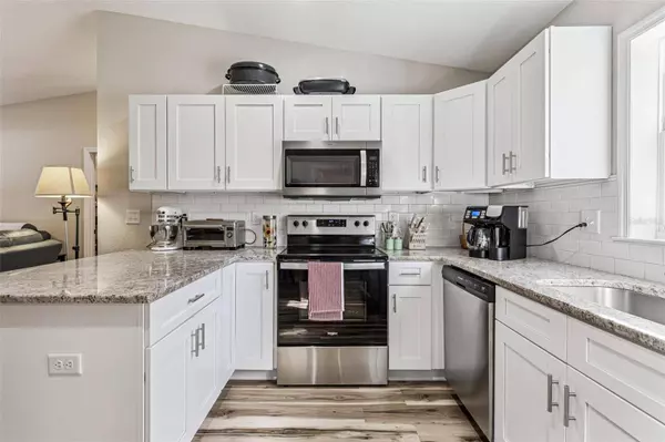 61 GUAVA TRL, Ocklawaha, FL 32179