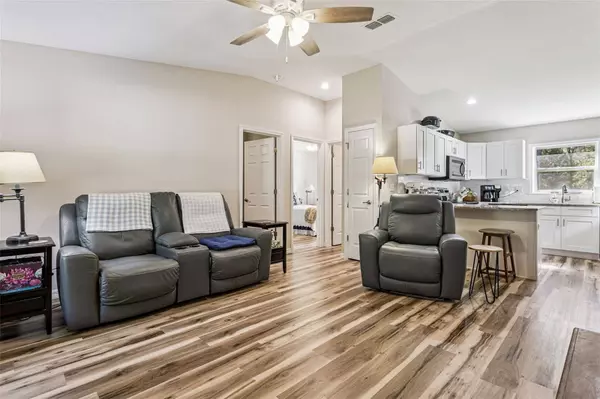 61 GUAVA TRL, Ocklawaha, FL 32179