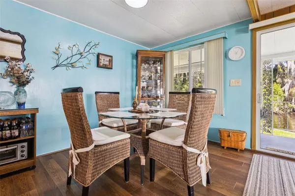 120 BREEZY PT, Eustis, FL 32726