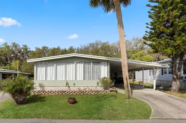 8 COCOS PLUMOSA DR #A, Eustis, FL 32726