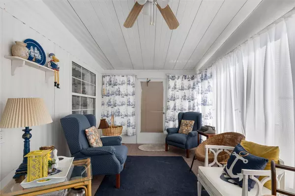 8 COCOS PLUMOSA DR #A, Eustis, FL 32726