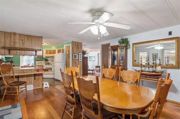 221 PINEWOOD DR, Eustis, FL 32726