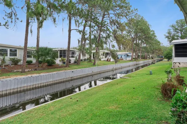 102 PARKLAND DR, Eustis, FL 32726