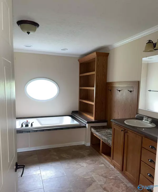 812 Cotaco Florette Road, Somerville, AL 35670